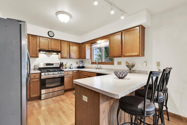 8215 S Wildwood DRIVE, Oak Creek, WI 53154