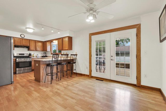 8215 S Wildwood DRIVE, Oak Creek, WI 53154