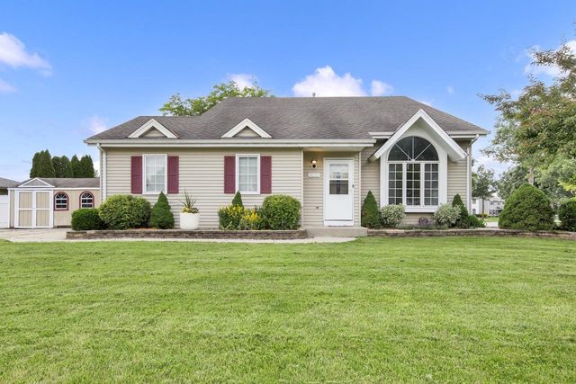 8215 S Wildwood DRIVE, Oak Creek, WI 53154
