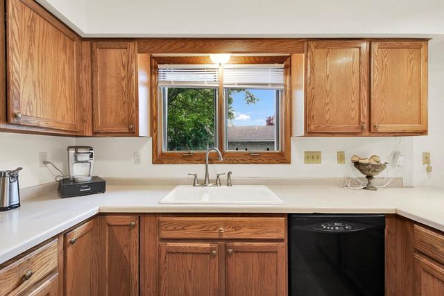 8215 S Wildwood DRIVE, Oak Creek, WI 53154