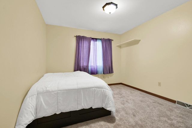 8215 S Wildwood DRIVE, Oak Creek, WI 53154