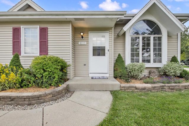 8215 S Wildwood DRIVE, Oak Creek, WI 53154
