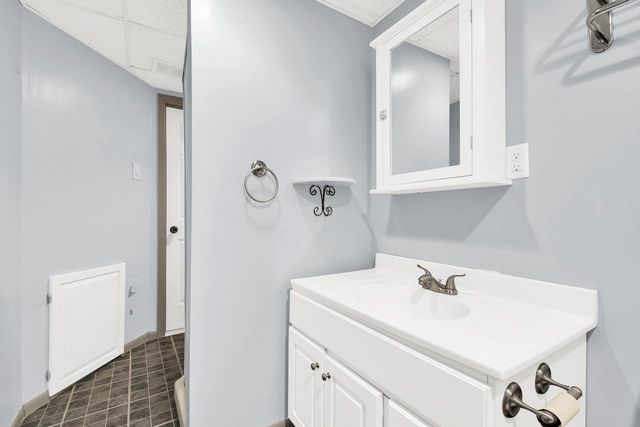8215 S Wildwood DRIVE, Oak Creek, WI 53154