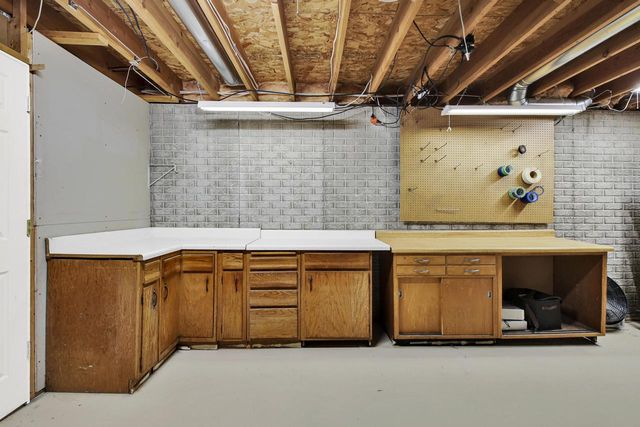 8215 S Wildwood DRIVE, Oak Creek, WI 53154