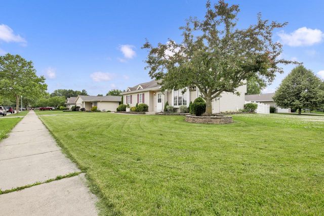 8215 S Wildwood DRIVE, Oak Creek, WI 53154