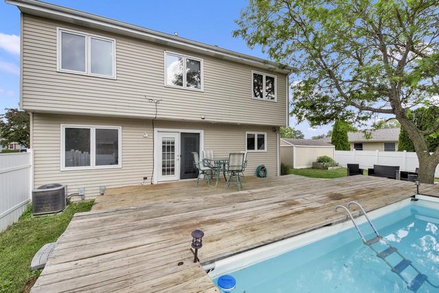 8215 S Wildwood DRIVE, Oak Creek, WI 53154