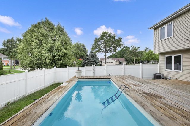 8215 S Wildwood DRIVE, Oak Creek, WI 53154