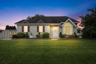 8215 S Wildwood DRIVE, Oak Creek, WI 53154