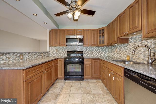 76 ARGYLE AVE, Blackwood, NJ 08012