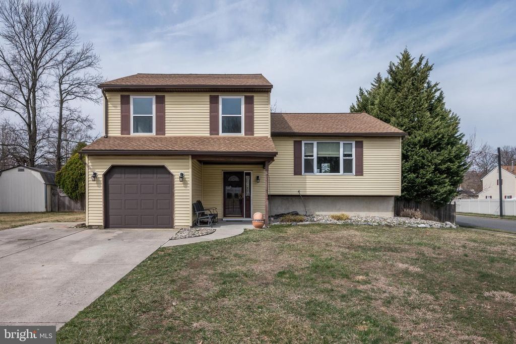 76 ARGYLE AVE, Blackwood, NJ 08012