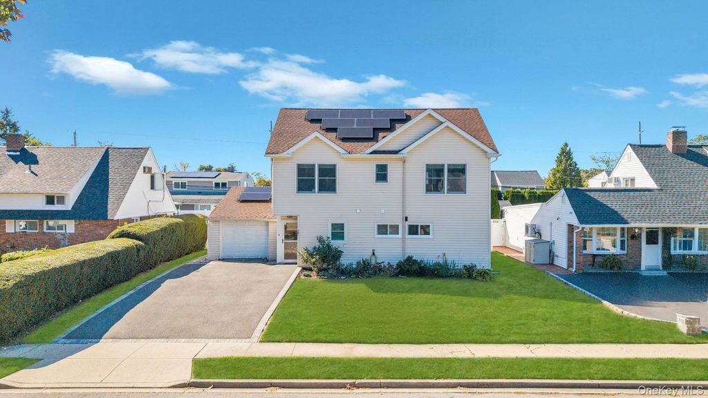 20 Bridge Lane, Hicksville, NY 11801