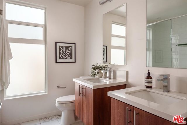 1925 Griffith Park Boulevard, Los Angeles, CA 90039