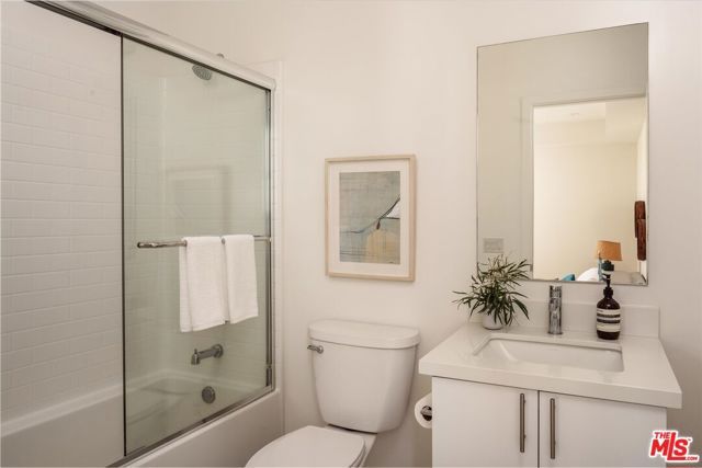 1925 Griffith Park Boulevard, Los Angeles, CA 90039