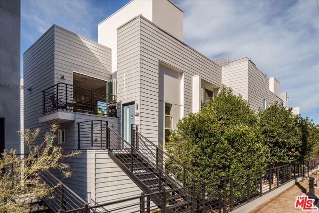 1925 Griffith Park Boulevard, Los Angeles, CA 90039