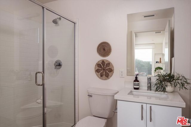 1925 Griffith Park Boulevard, Los Angeles, CA 90039