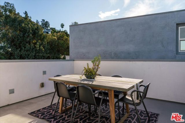 1925 Griffith Park Boulevard, Los Angeles, CA 90039