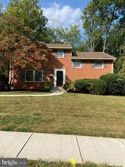9810 HOLMHURST RD, Bethesda, MD 20817