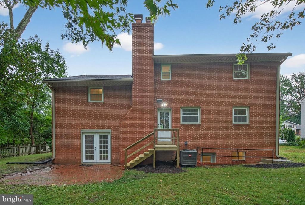 9810 HOLMHURST RD, Bethesda, MD 20817