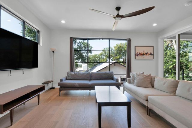 1914 E 8th ST, Austin, TX 78702