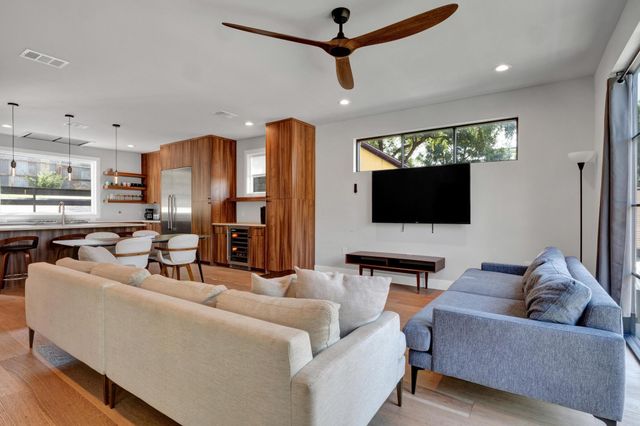 1914 E 8th ST, Austin, TX 78702