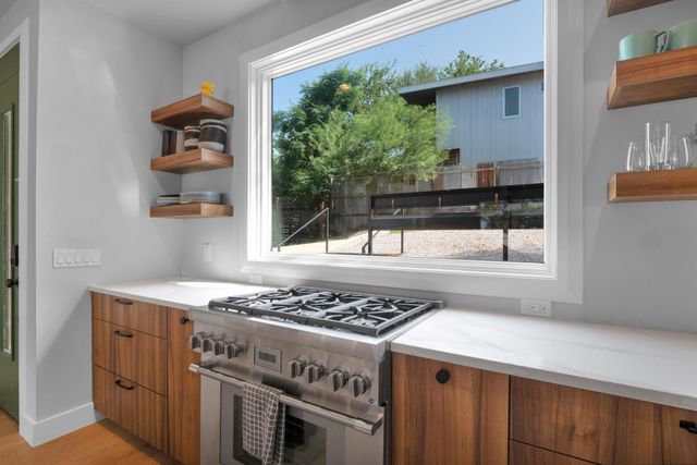 1914 E 8th ST, Austin, TX 78702