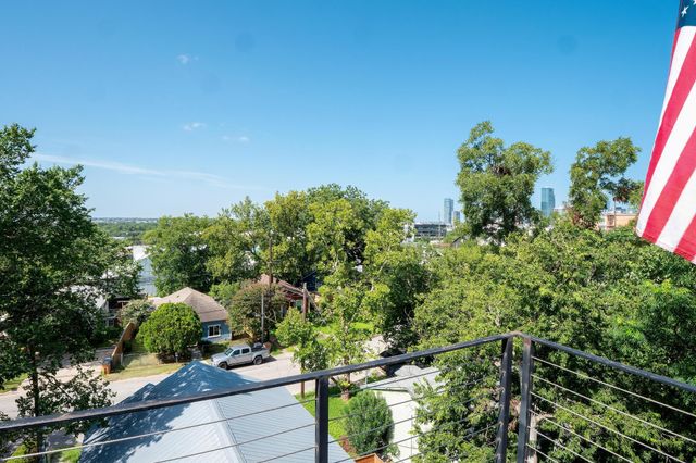 1914 E 8th ST, Austin, TX 78702