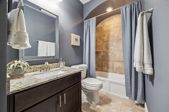 725 Via Lago, Webster, TX 77598