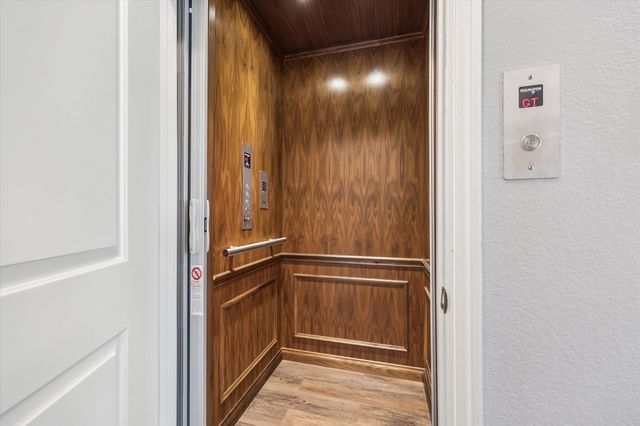 725 Via Lago, Webster, TX 77598