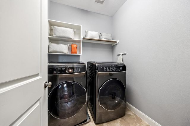 725 Via Lago, Webster, TX 77598