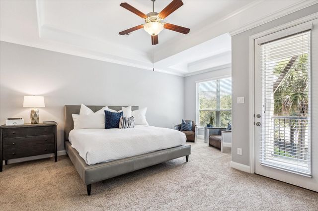 725 Via Lago, Webster, TX 77598