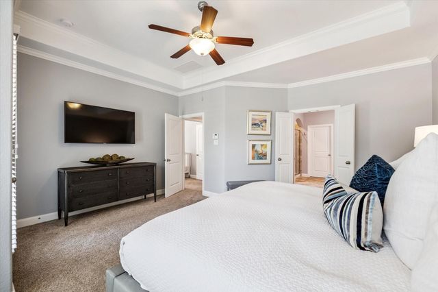 725 Via Lago, Webster, TX 77598