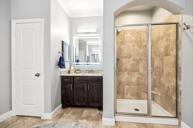 725 Via Lago, Webster, TX 77598