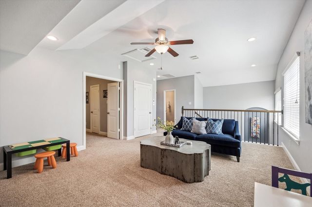 725 Via Lago, Webster, TX 77598