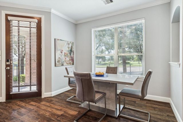 725 Via Lago, Webster, TX 77598