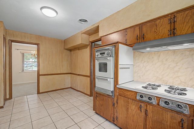526 Nesbit Court, Garland, TX 75041