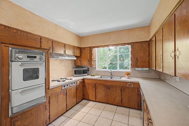 526 Nesbit Court, Garland, TX 75041