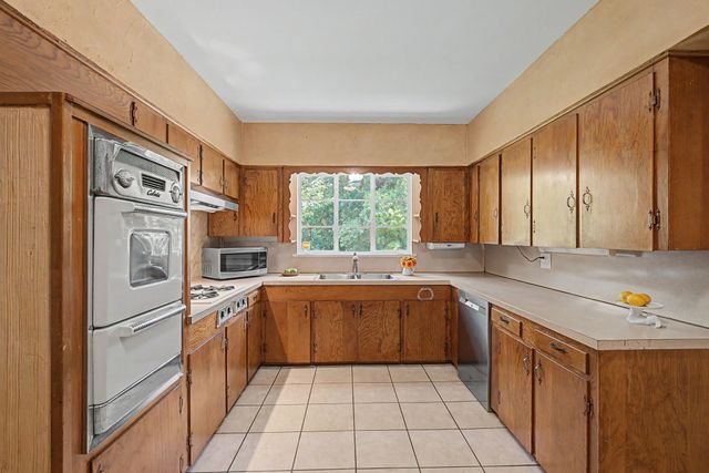 526 Nesbit Court, Garland, TX 75041