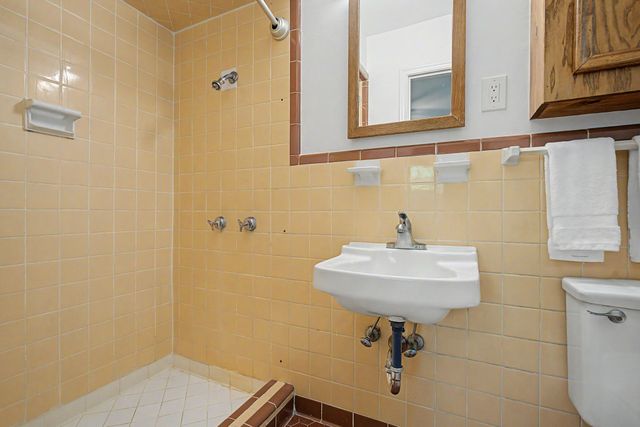 526 Nesbit Court, Garland, TX 75041