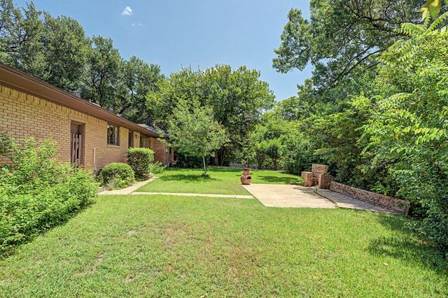 526 Nesbit Court, Garland, TX 75041