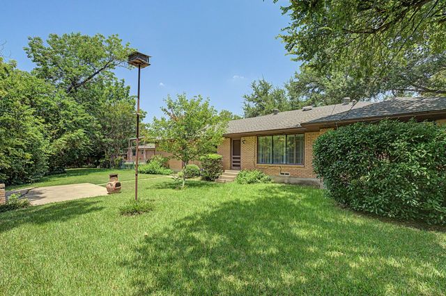 526 Nesbit Court, Garland, TX 75041