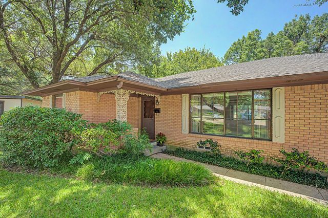 526 Nesbit Court, Garland, TX 75041