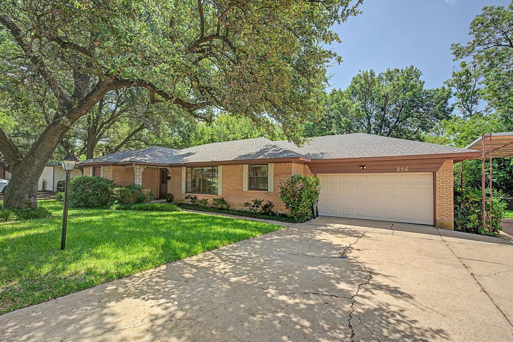 526 Nesbit Court, Garland, TX 75041