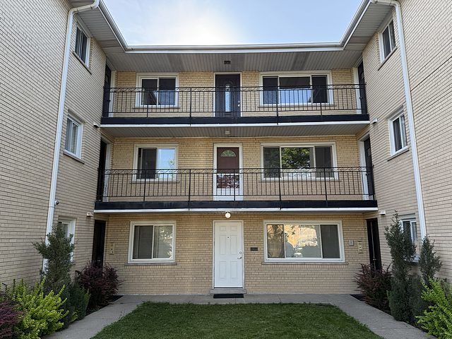 5925 W Montrose Avenue 3C, Chicago, IL 60634