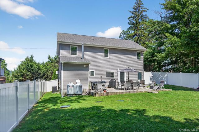 36 Bluff Avenue, Greenwood Lake, NY 10925