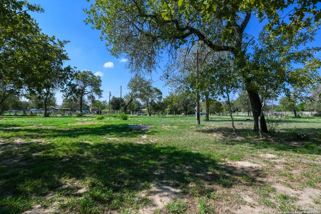 270 Camelot Ln, San Antonio, TX 78264