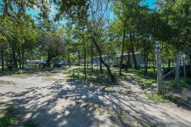 270 Camelot Ln, San Antonio, TX 78264