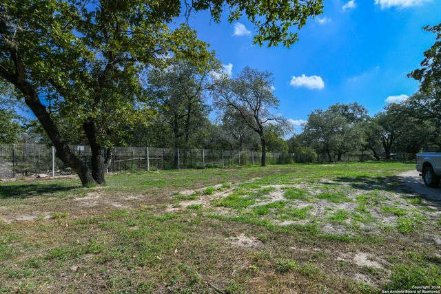 270 Camelot Ln, San Antonio, TX 78264