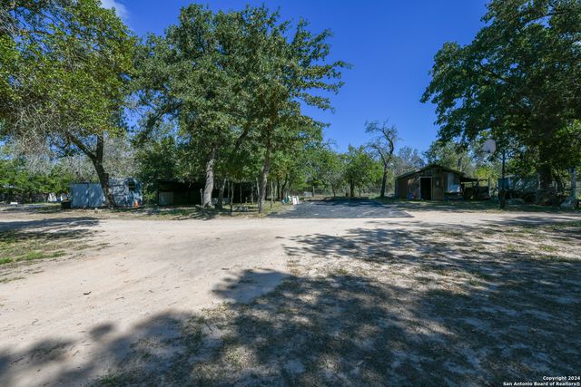 270 Camelot Ln, San Antonio, TX 78264