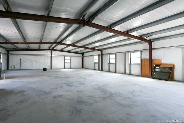 270 Camelot Ln, San Antonio, TX 78264