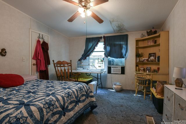 270 Camelot Ln, San Antonio, TX 78264